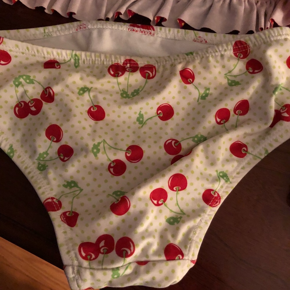 Bathing suits (2) - Picture 3 of 4